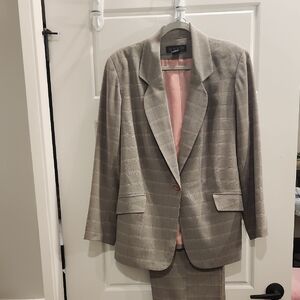 Elegant Women's Plaid Suit in Gray and Pink